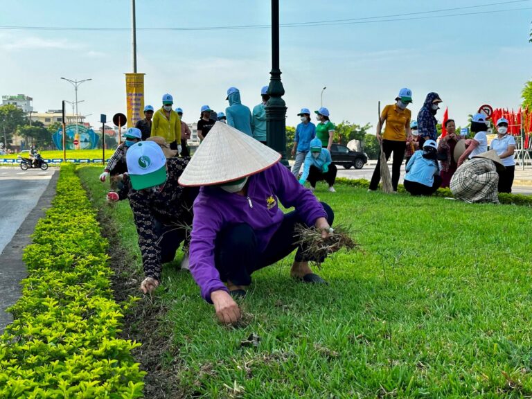 Hình ảnh lễ ra quân trồng cây xanh hưởng ứng Tháng hành động vì môi trường tại Gia Lai
